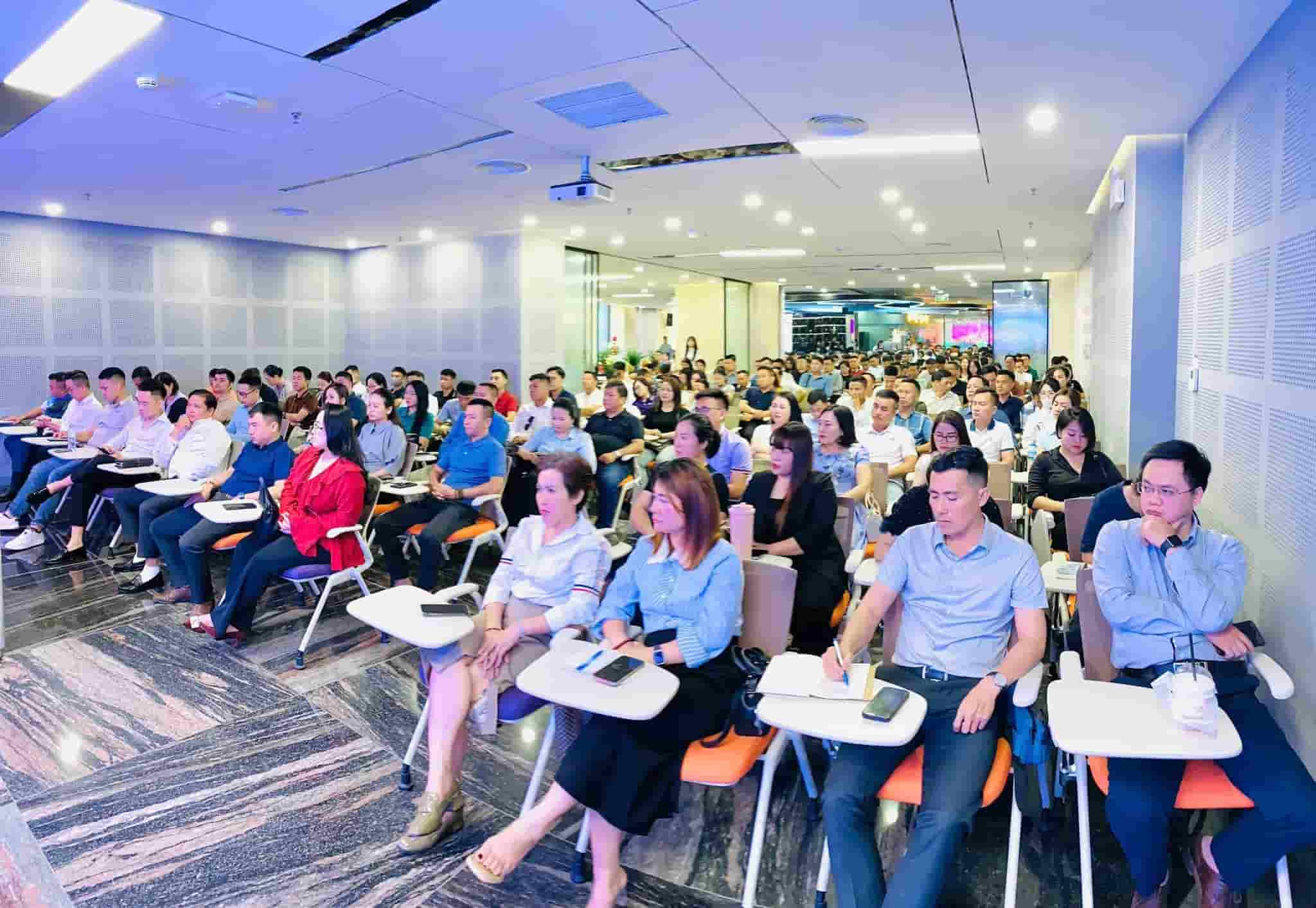 Khóa đào tạo sale bất động sản miễn phí.
