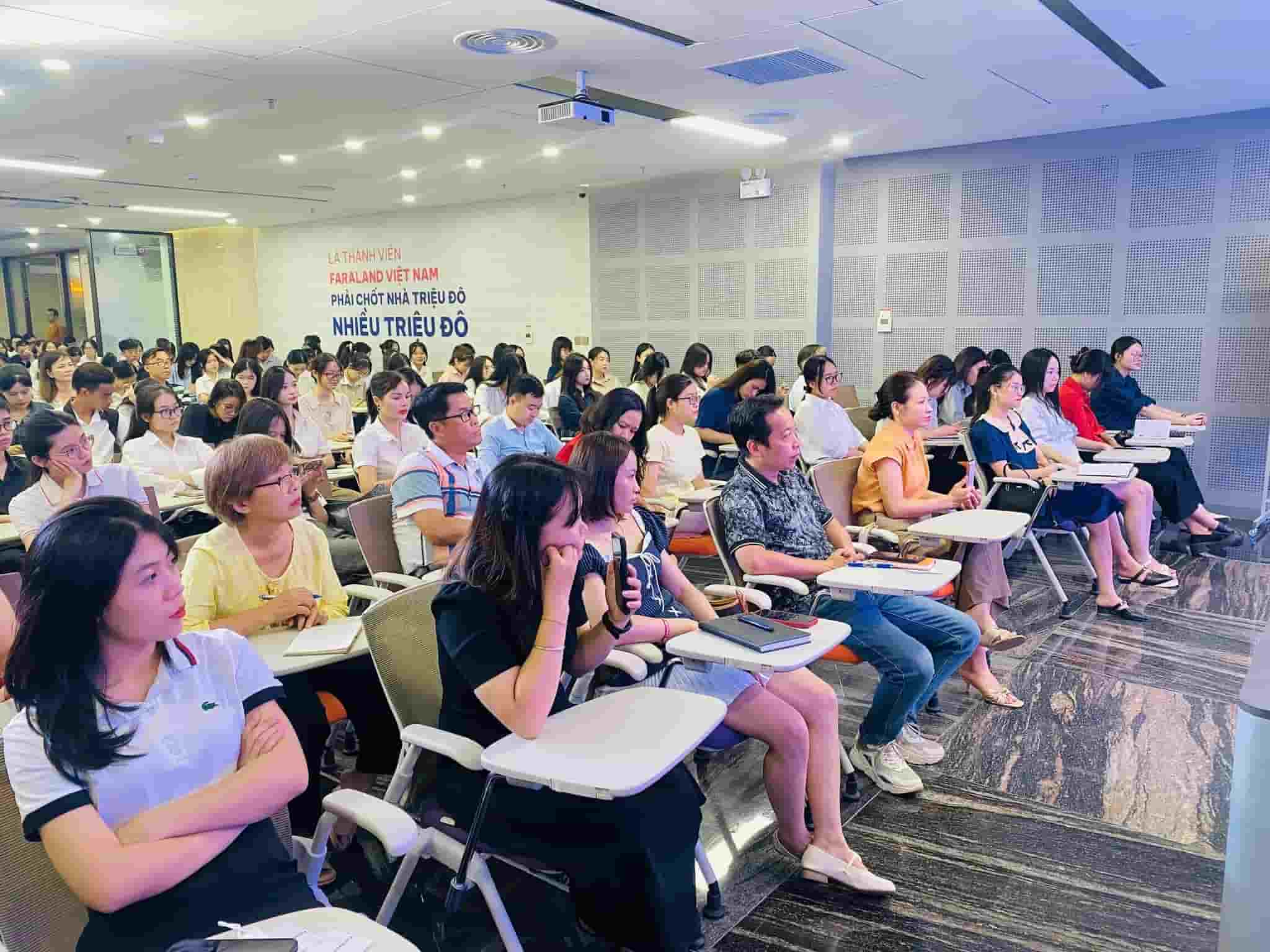 khóa học chung chi moi gioi bat dong san tại Faraland
